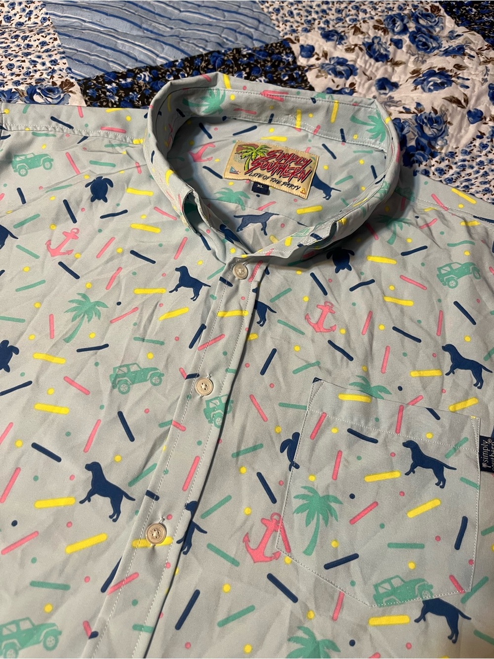 Simply Southern Life Of The Party Men’s XL Short Sleeve Button Up Shirt